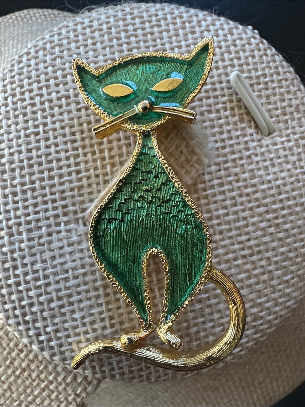 VTG Lind-Gal Signed LG Enameled Cat Brooch Pin Green Gold Mid Century
